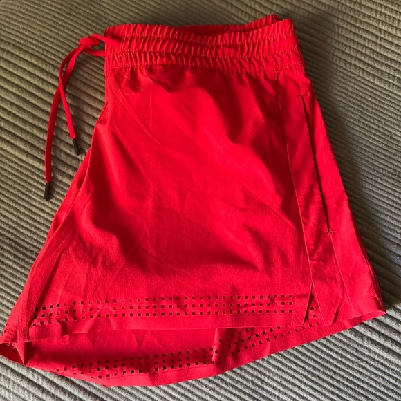 Athleta Women’s Red Short Size 6, like new! - Picture 1 of 12